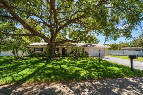1980 1st Ave SE, Largo, FL 33771