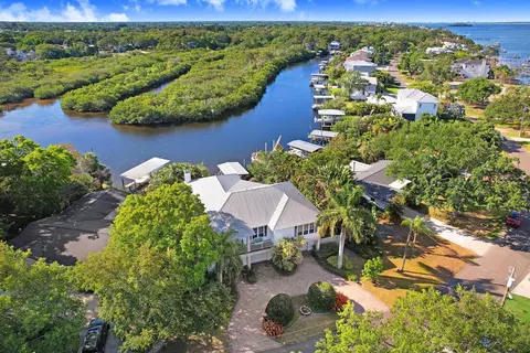 636 Mayo St N, Crystal Beach, FL 34681