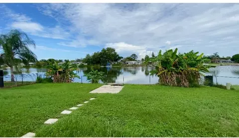 10231 Willow Dr, Port Richey, FL 34668