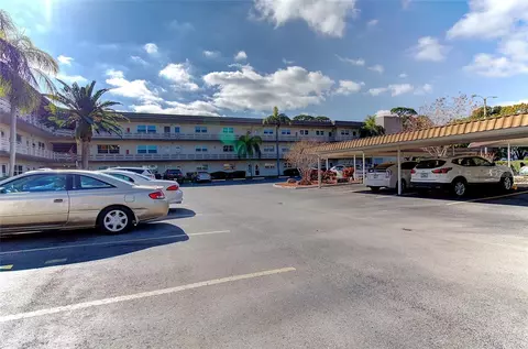 5750 80th St N #D205, Saint Petersburg, FL 33709