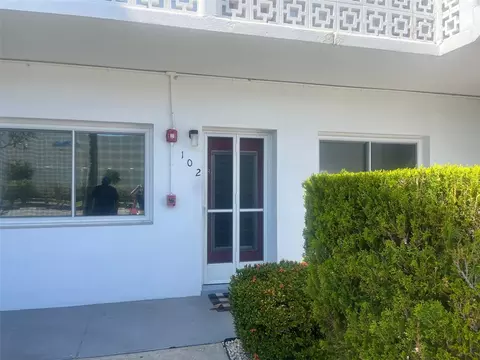 8055 112th St #102, Seminole, FL 33772