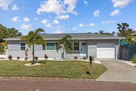 1702 56th St S, Gulfport, FL 33707