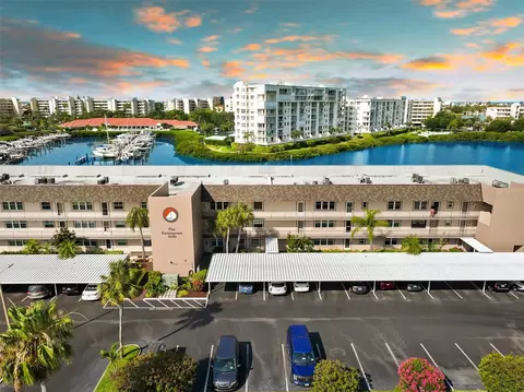 7930 Sun Island Dr S #304, South Pasadena, FL 33707