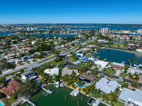 25 Island Dr, Treasure Island, FL 33706