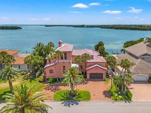 124 Sands Point Dr, Tierra Verde, FL 33715