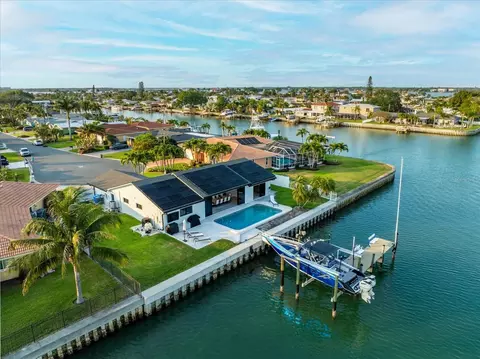 11600 5th St E, Treasure Island, FL 33706