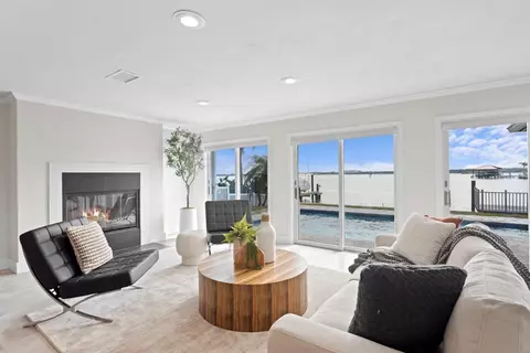 337 Midway Is, Clearwater Beach, FL 33767