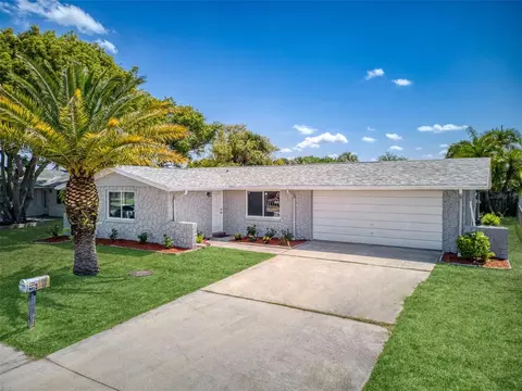 9416 Glen Moor Ln, Port Richey, FL 34668