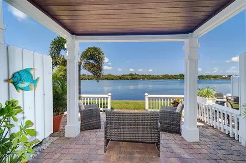 3767 Pompano Dr SE, Saint Petersburg, FL 33705
