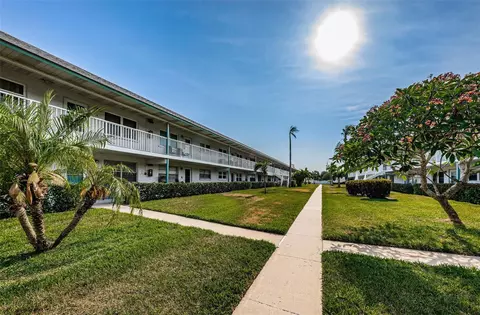 5227 81st Ln N #17, Saint Petersburg, FL 33709