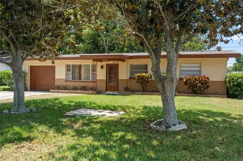 1066 Oakwood Dr, Dunedin, FL 34698