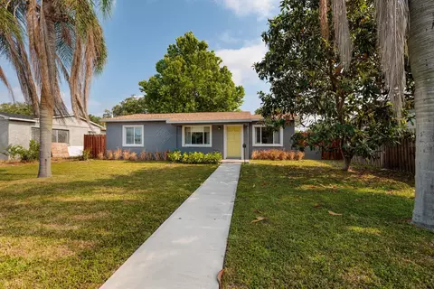821 40th Ave NE, Saint Petersburg, FL 33703
