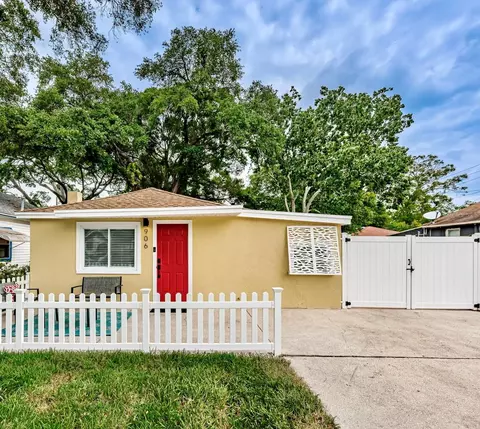 906 14th Ave NW, Largo, FL 33770