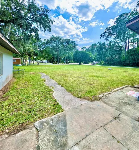 25833 Mcpherson Ln, Astor, FL 32102