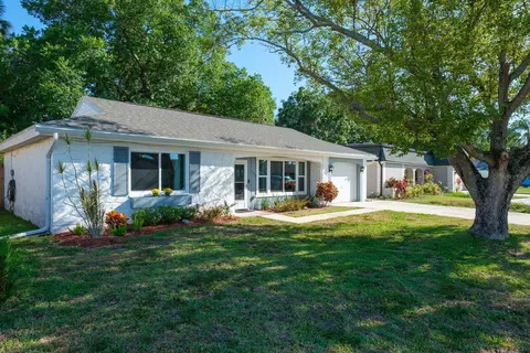3332 Honeymoon Ln, Holiday, FL 34691