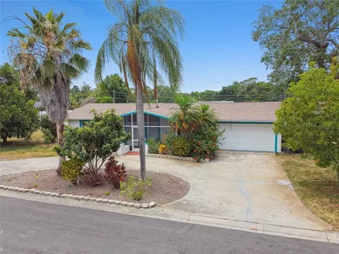 688 24th St SW, Largo, FL 33770