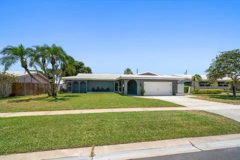 10236 Monarch Dr, Largo, FL 33774