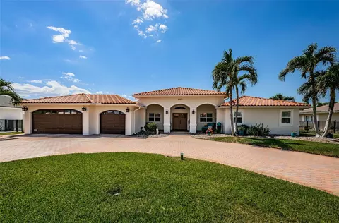 1977 Illinois Ave NE, Saint Petersburg, FL 33703