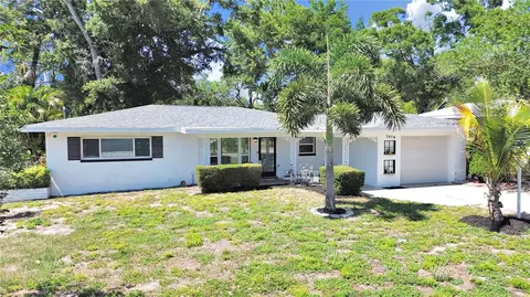 1476 Admiral Woodson Ln, Clearwater, FL 33755