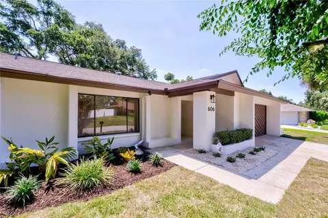 606 Knollwood Dr, Largo, FL 33770