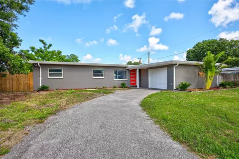 8762 Pelican Ln, Seminole, FL 33777