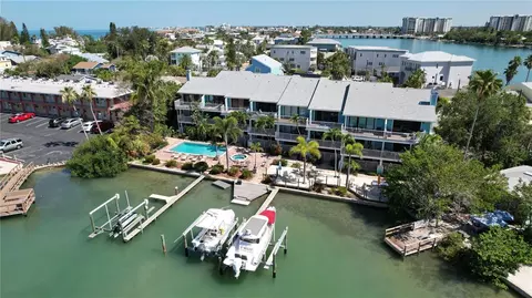 215 85th Ave #3, Treasure Island, FL 33706