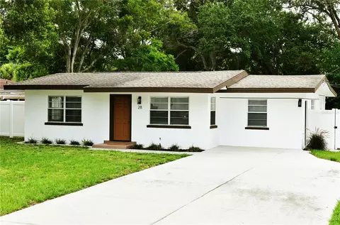 28 Belle Meade Cir, Largo, FL 33770