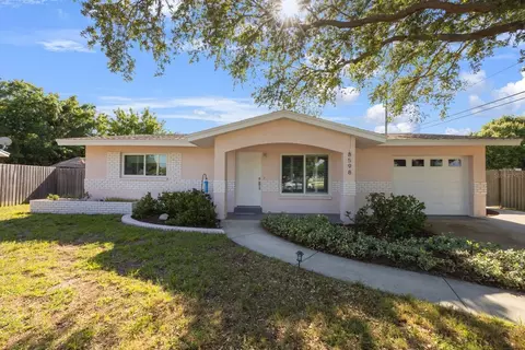 8598 Forsyth Dr, Seminole, FL 33772