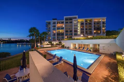 8 Belleview Blvd #704, Belleair, FL 33756