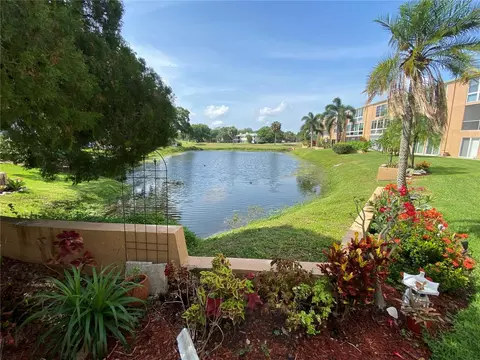 225 Country Club Dr #B113, Largo, FL 33771