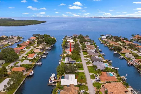 2051 Illinois Ave NE, Saint Petersburg, FL 33703