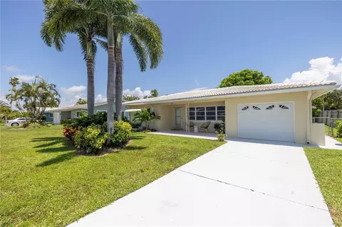 10115 4th St E, Treasure Island, FL 33706