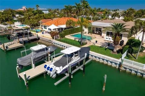 372 Hermosita Dr, Saint Pete Beach, FL 33706