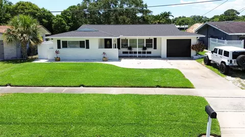689 Gershwin Dr, Largo, FL 33771
