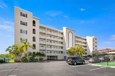 17500 Gulf Blvd #507, Redington Shores, FL 33708