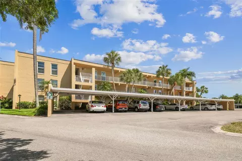 225 Country Club Dr #D235, Largo, FL 33771