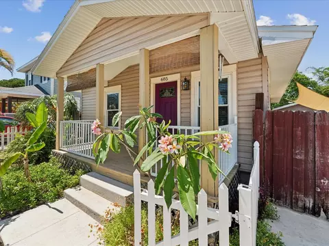 685 Newton Ave S, Saint Petersburg, FL 33701