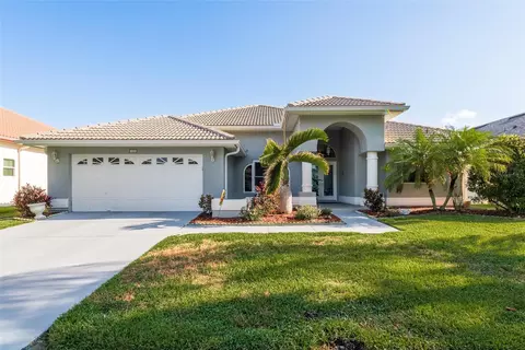 1055 Mainsail Dr, Tarpon Springs, FL 34689