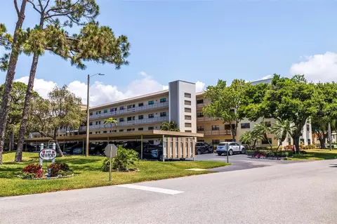 6070 80th St N #101, Saint Petersburg, FL 33709