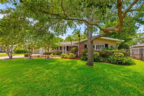 1726 Cypress Ave, Belleair, FL 33756