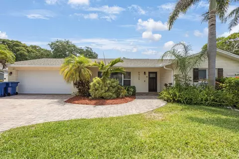 8925 124th St, Seminole, FL 33772