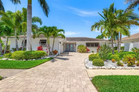 696 Snug Is, Clearwater Beach, FL 33767