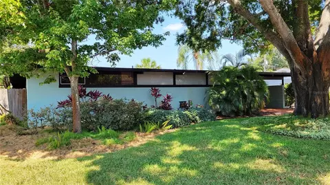 1942 Hampton Dr N, Saint Petersburg, FL 33710
