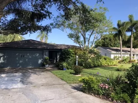 10366 136th St, Largo, FL 33774