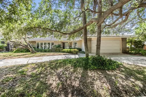678 Harbor Is, Clearwater Beach, FL 33767