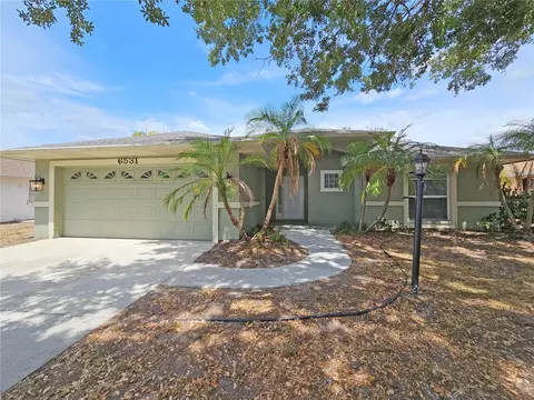 6531 68th St E, Bradenton, FL 34203