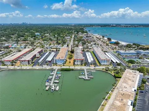 3128 59th St S #211, Gulfport, FL 33707