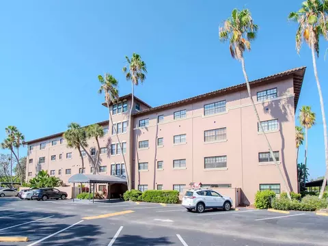 6100 Gulfport Blvd S #305, Gulfport, FL 33707