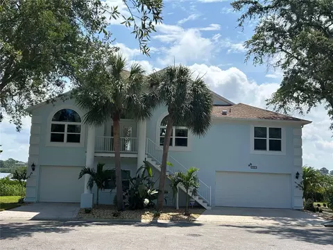 983 Bayou Ln, Palm Harbor, FL 34683