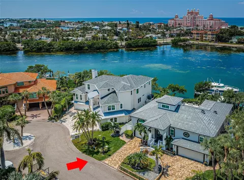 2 Mangrove Pt, Saint Pete Beach, FL 33706